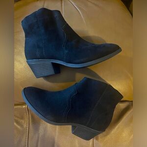 NEW Black Suede Booties sz 6